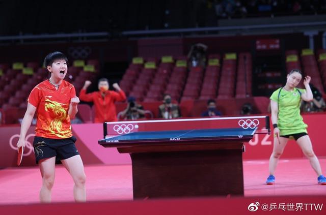 足球比赛中 足球比赛中